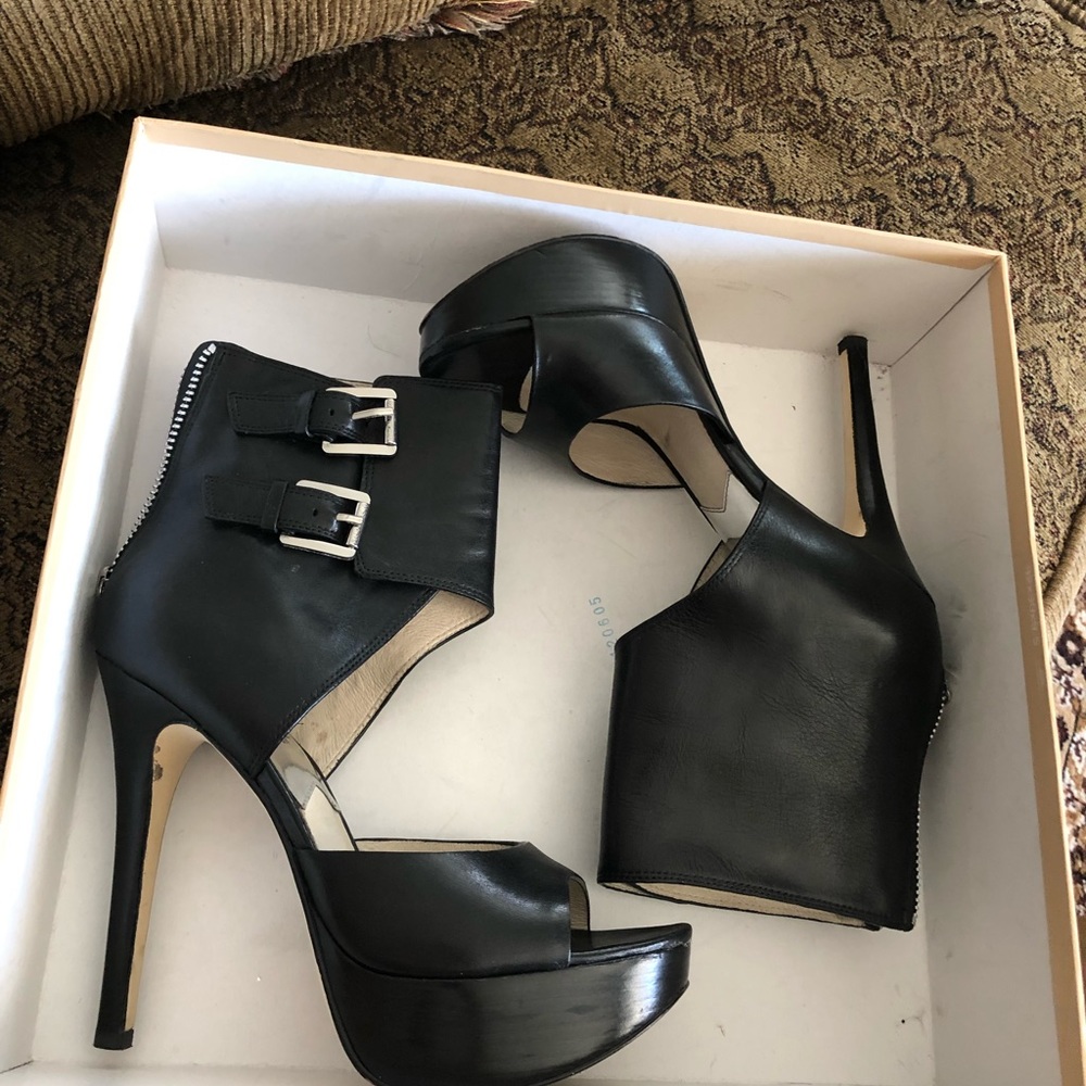 Micheal Kors - Black Calf Boots. - Picture 7 of 7